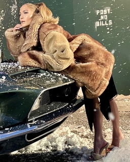 Jennifer Lopez feet photo thumbnail