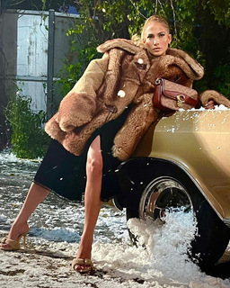 Jennifer Lopez feet photo thumbnail