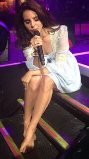 Lana Del Rey feet photo thumbnail