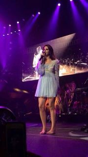 Lana Del Rey feet photo thumbnail