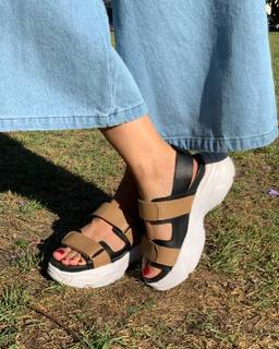 Carolina Ardohain feet photo thumbnail