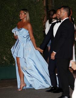 Chrissy Teigen feet photo thumbnail