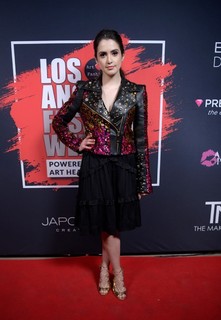 Laura Marano feet photo thumbnail