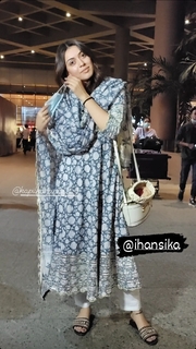 Hansika Motwani feet photo thumbnail