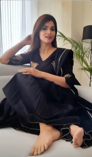 Poonam Yadav feet photo thumbnail