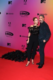 Rita Ora feet photo thumbnail
