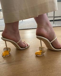 Elle Fanning feet photo thumbnail