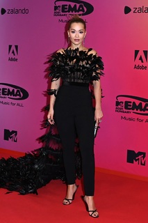 Rita Ora feet photo thumbnail
