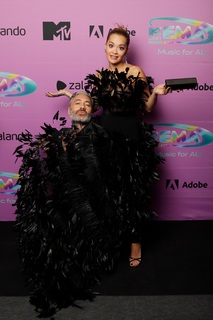 Rita Ora feet photo thumbnail