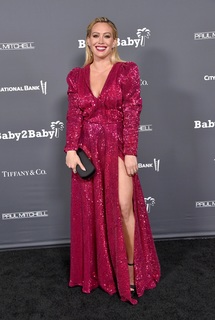 Hilary Duff feet photo thumbnail