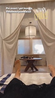 Kate Hudson feet photo thumbnail