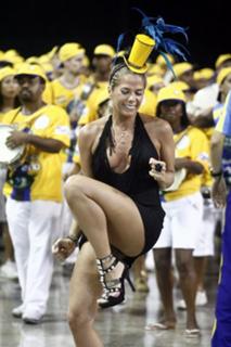 Adriane Galisteu feet photo thumbnail