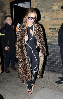Rita Ora feet photo thumbnail
