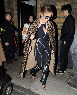 Rita Ora feet photo thumbnail