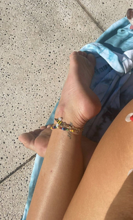 Isis Valverde feet photo thumbnail