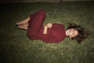 Phoebe Tonkin feet photo thumbnail