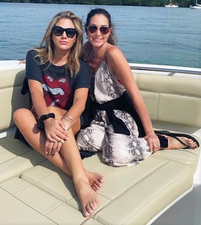 Daisy Fuentes feet photo thumbnail