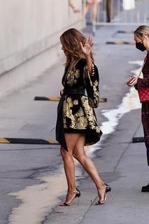Halle Berry feet photo thumbnail