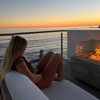 Katie Sigmond feet photo thumbnail