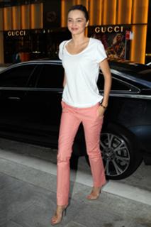Miranda Kerr feet photo thumbnail