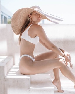 Josie Marie Canseco feet photo thumbnail