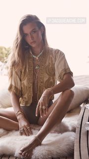 Josephine Skriver feet photo thumbnail