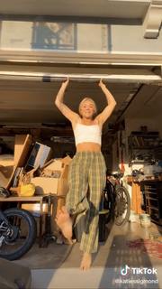 Katie Sigmond feet photo thumbnail