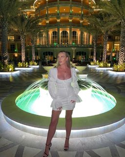 Perrie Edwards feet photo thumbnail