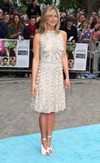 Jennifer Aniston feet photo thumbnail