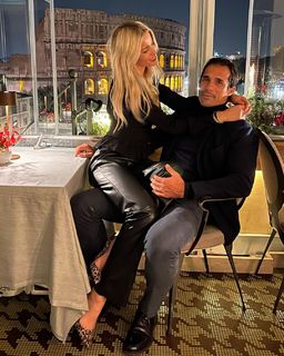 Elena Santarelli feet photo thumbnail