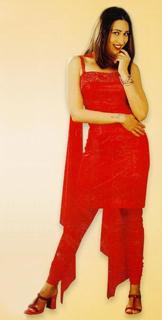 Karisma Kapoor feet photo thumbnail