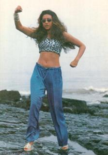 Karisma Kapoor feet photo thumbnail