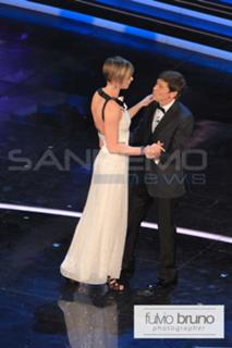 Federica Pellegrini feet photo thumbnail