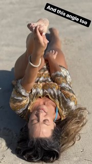 Kino MacGregor feet photo thumbnail
