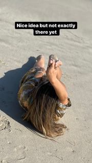 Kino MacGregor feet photo thumbnail