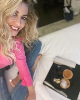 Elena Santarelli feet photo thumbnail