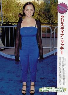 Christina Ricci feet photo thumbnail