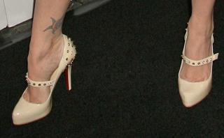 Megan Fox feet photo thumbnail