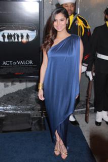 Roselyn Sanchez feet photo thumbnail