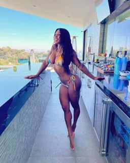 Qimmah Russo feet photo thumbnail