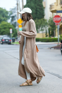 Olivia Culpo feet photo thumbnail