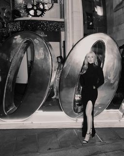 Ellie Goulding feet photo thumbnail