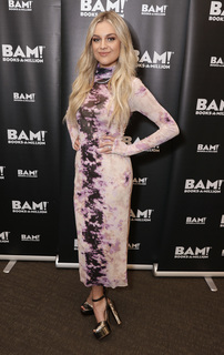 Kelsea Ballerini feet photo thumbnail