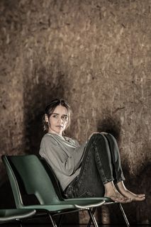 Emilia Clarke feet photo thumbnail