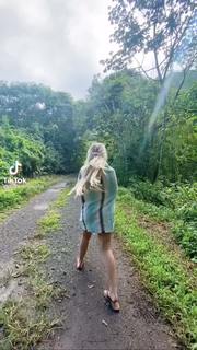 Katie Sigmond feet photo thumbnail