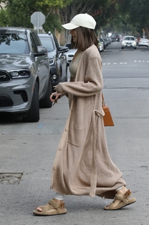 Olivia Culpo feet photo thumbnail