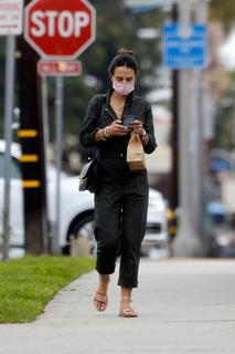 Jordana Brewster feet photo thumbnail