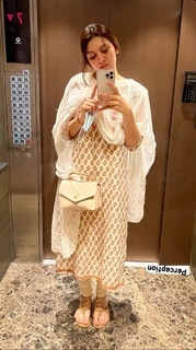 Hansika Motwani feet photo thumbnail