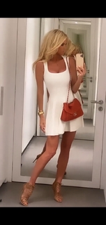 Victoria Silvstedt feet photo thumbnail