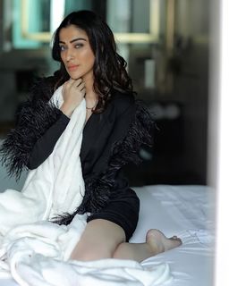 Raai Laxmi feet photo thumbnail